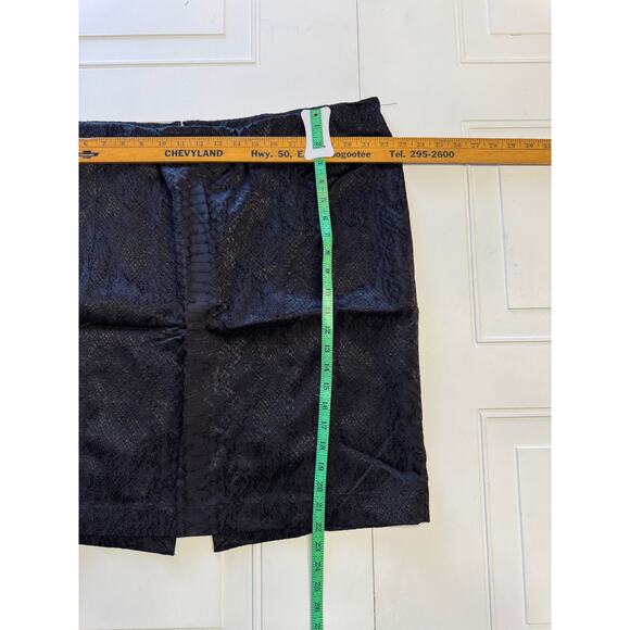 Lane Bryant Size 22 Snake Skin Pattern Black Mini Skirt with Back Slit - Picture 6 of 6